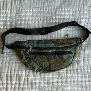Rei bum bag